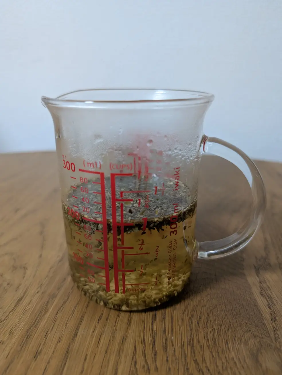 ゴツゴラのドライの葉のハーブティ（緑がかった薄茶色）